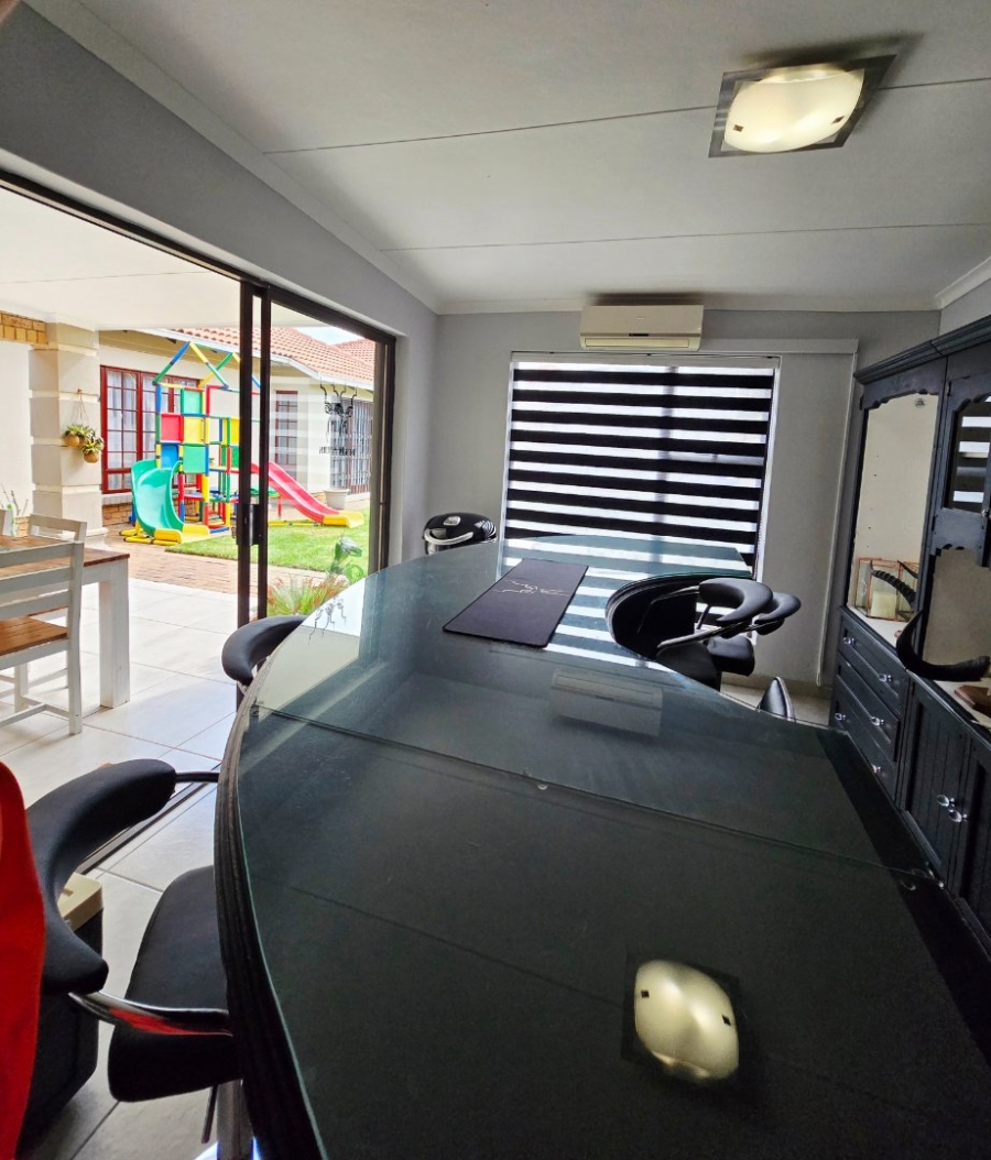 3 Bedroom Property for Sale in Flamwood North West